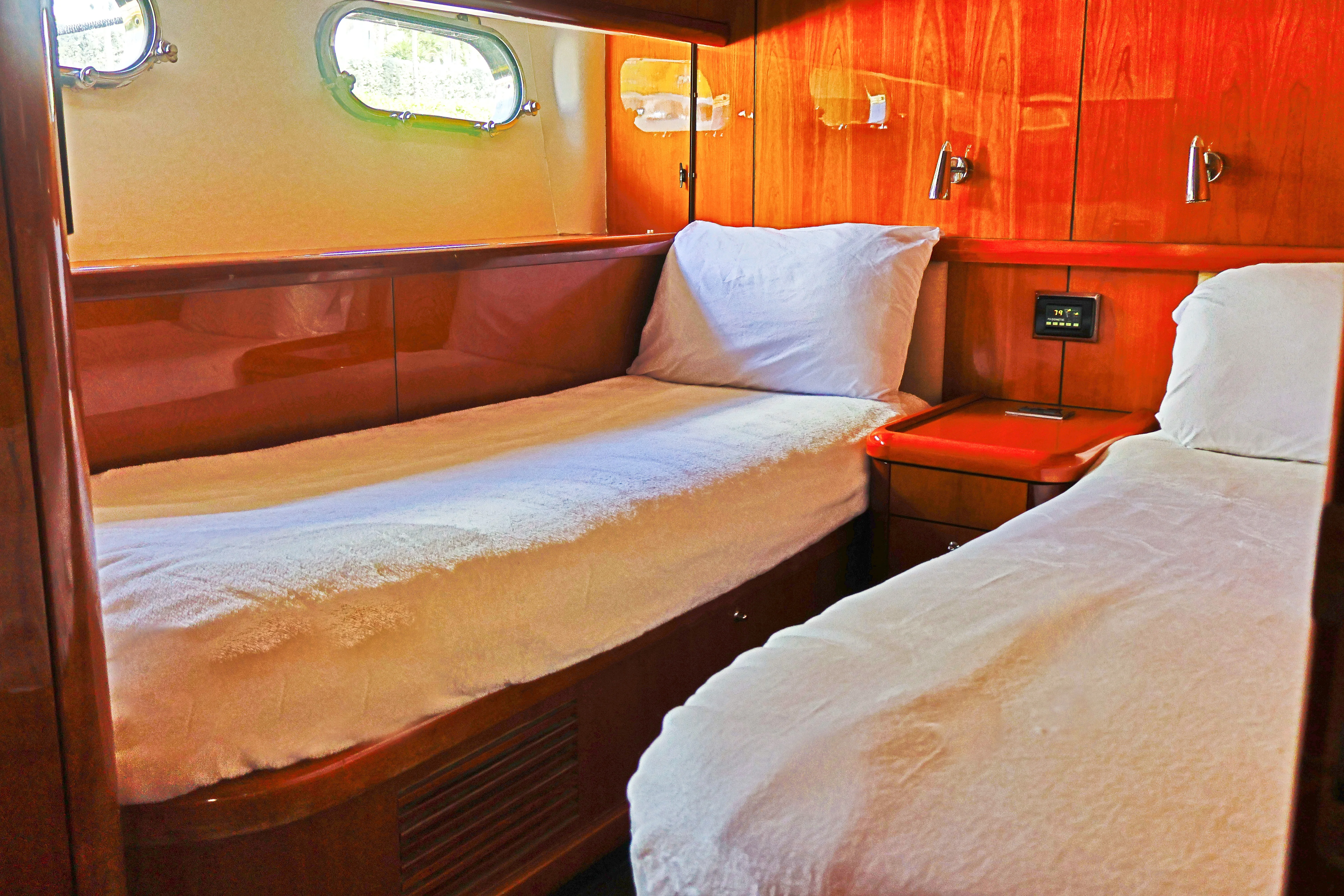 90ft Sunseeker Deep Blue twin cabin
